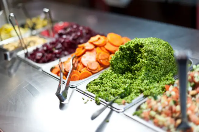 13 Tips for Eating Well in College