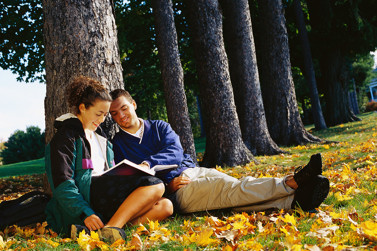 3 Cheap, Creative Dates Students Can Do on Campus