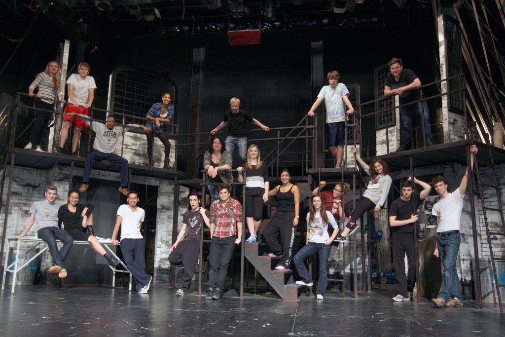 Why Students Should Try Getting Involved In Campus Theater