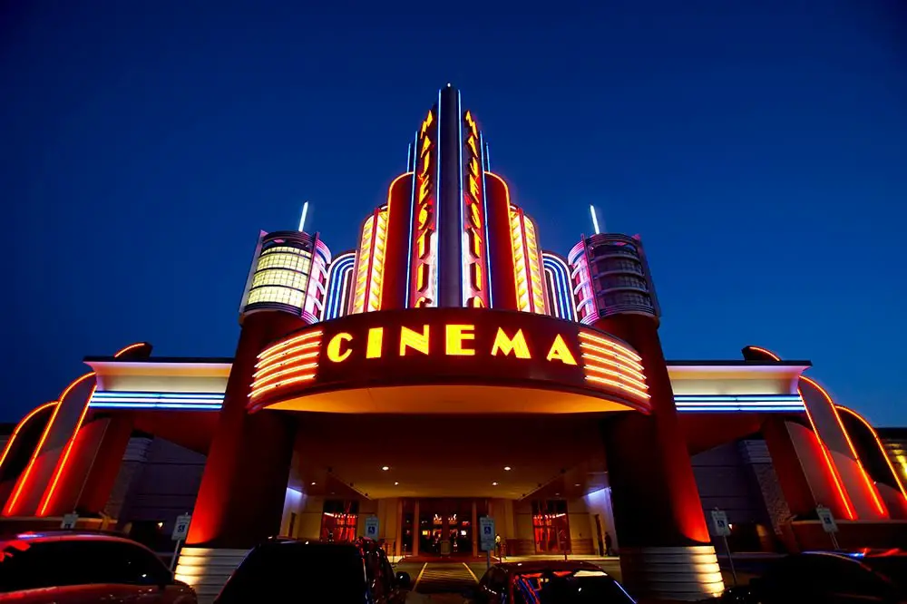 7 Reasons Why You Should See Movies in the Theater
