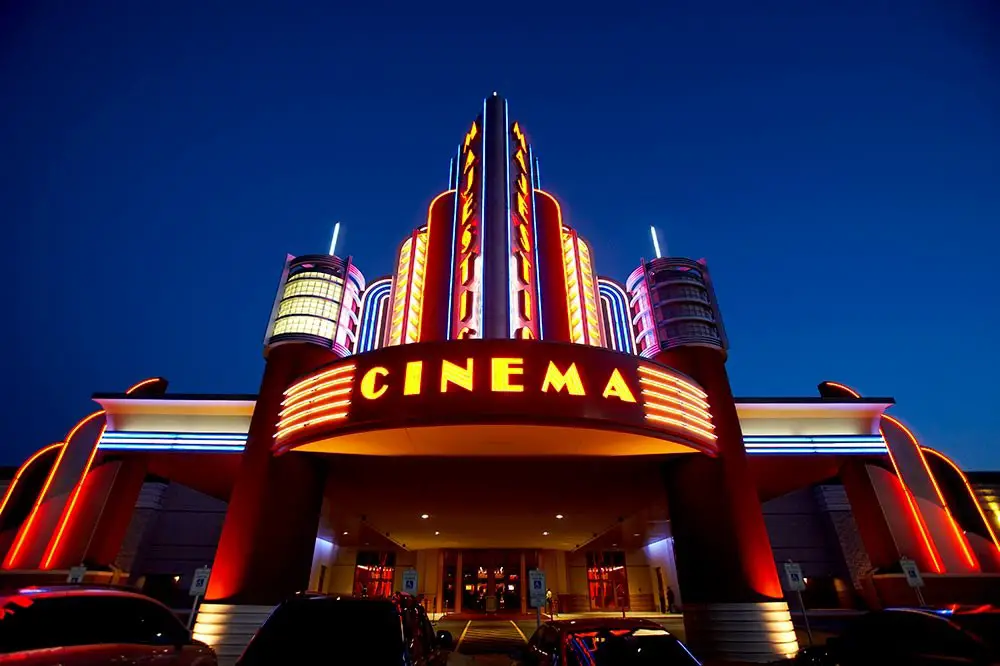 7 Reasons Why You Should See Movies In The Theater