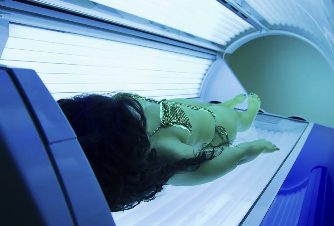 you-should-avoid-the-free-tanning-offered-by-your-college-housing