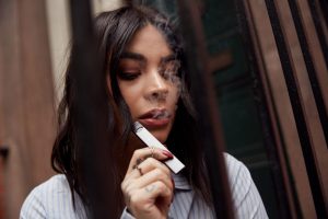 JUUL smoking and vaping