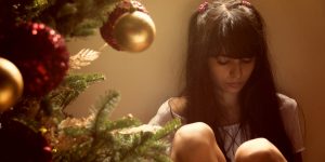 While many people find joy in the holiday season, many college students feel overwhelming sadness. (Image via Sherer Law Offices)