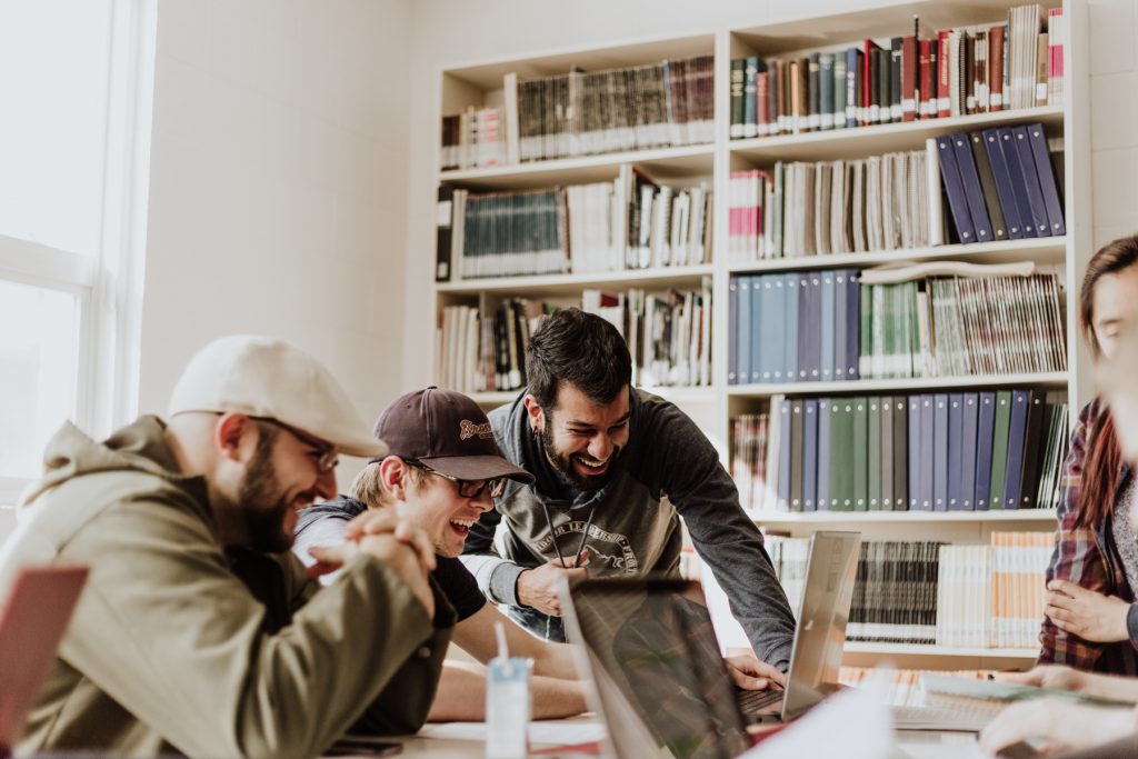 Students in library in an article about getting a student loan