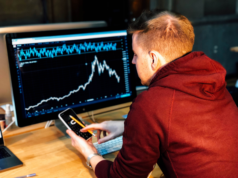 Investing can be an important tool for college students looking for a brighter future.