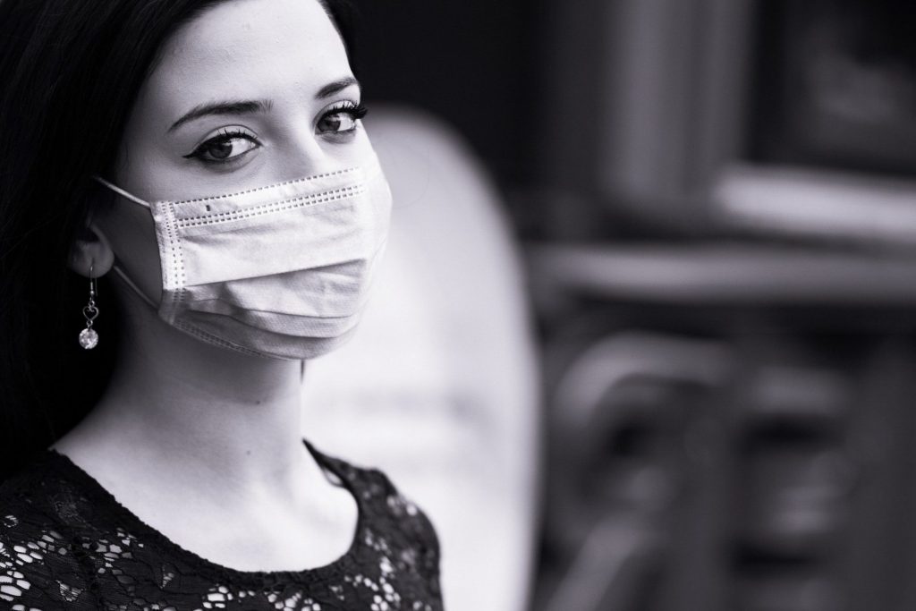 Woman wearing a face mask
