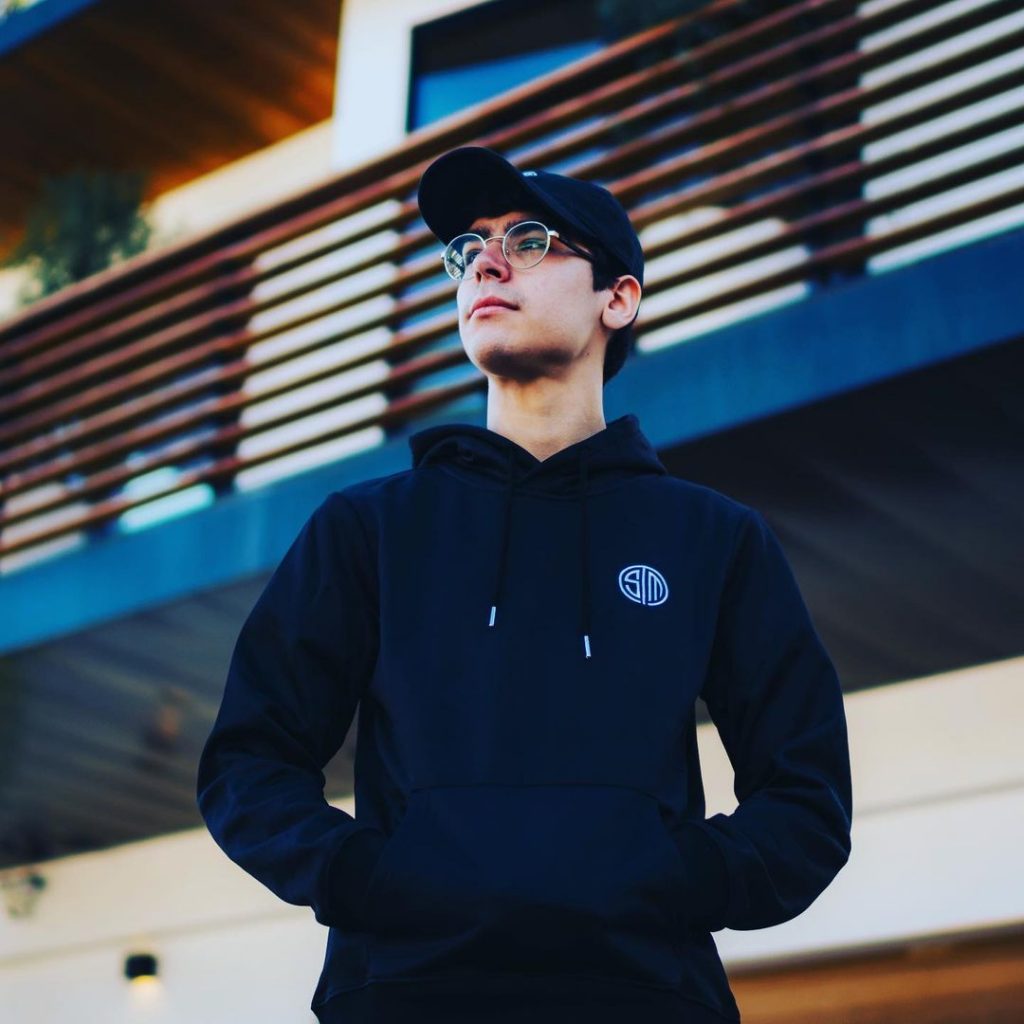 A picture of Dardoch, a competitive League of Legends player