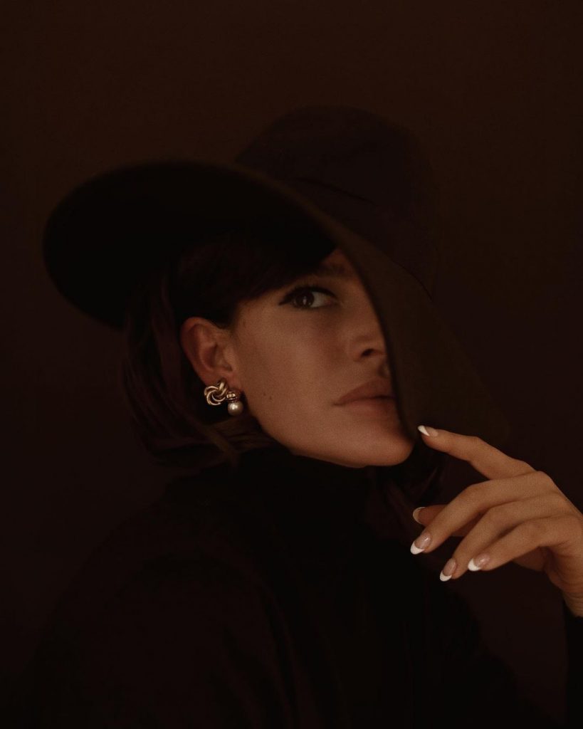 Photo of Frassy Audrey wearing a large hat