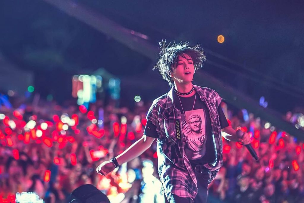 A photo of a singer from Produce Camp 2019 for an article about the show's emphasis on collectivism and audience power. (Image via Google Images)