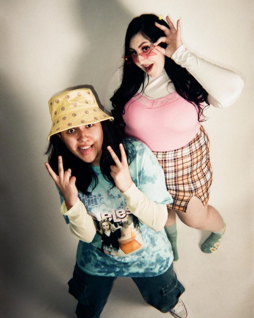 "Crazy Stupid Fangirls" hosts