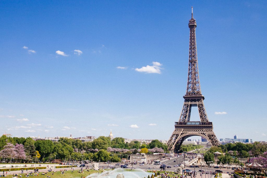 Photo of the Eiffel tower and objectum sexuality
