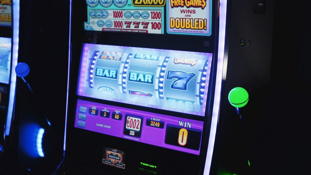 slot machine in article about online pokies
