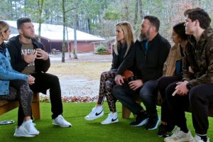 The cast of At Home with the Robertsons as they sit down to discuss hot button issues.