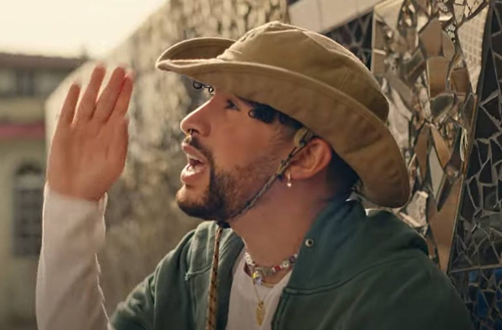 bad bunny from video for El Apagón