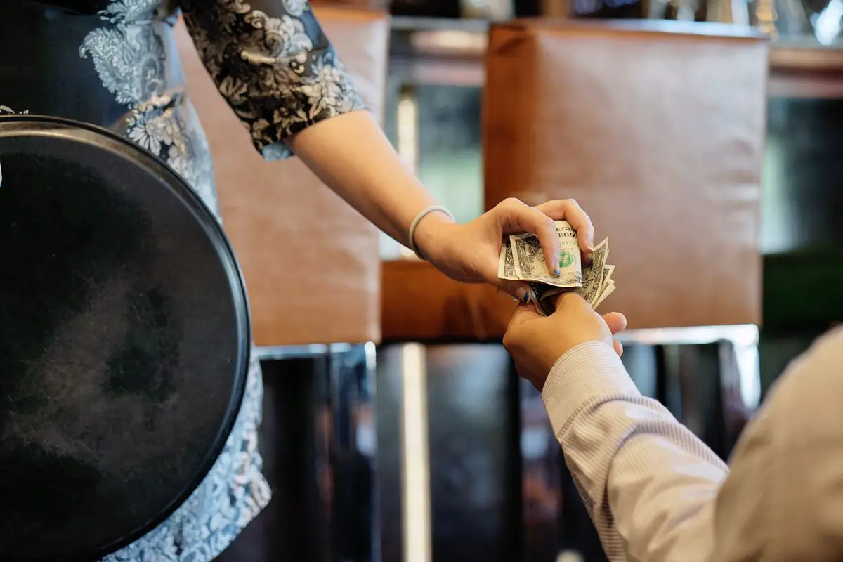 the-controversy-of-tipping-culture-in-america